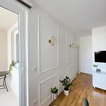 N Apartment *