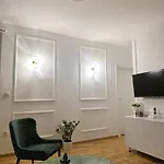 N Apartment *