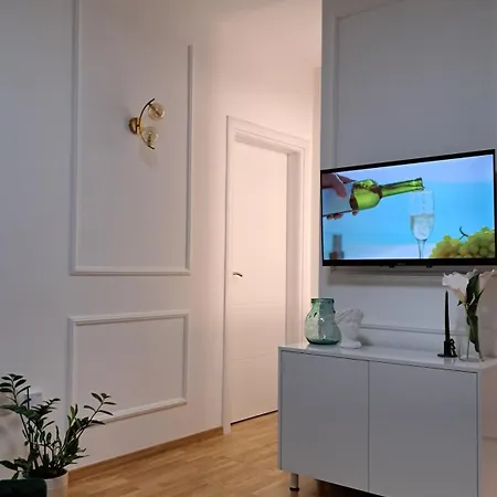Apartment N *