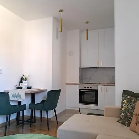 N Apartment *