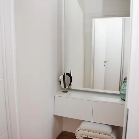Apartment N *