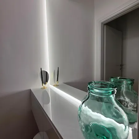 N * Pale